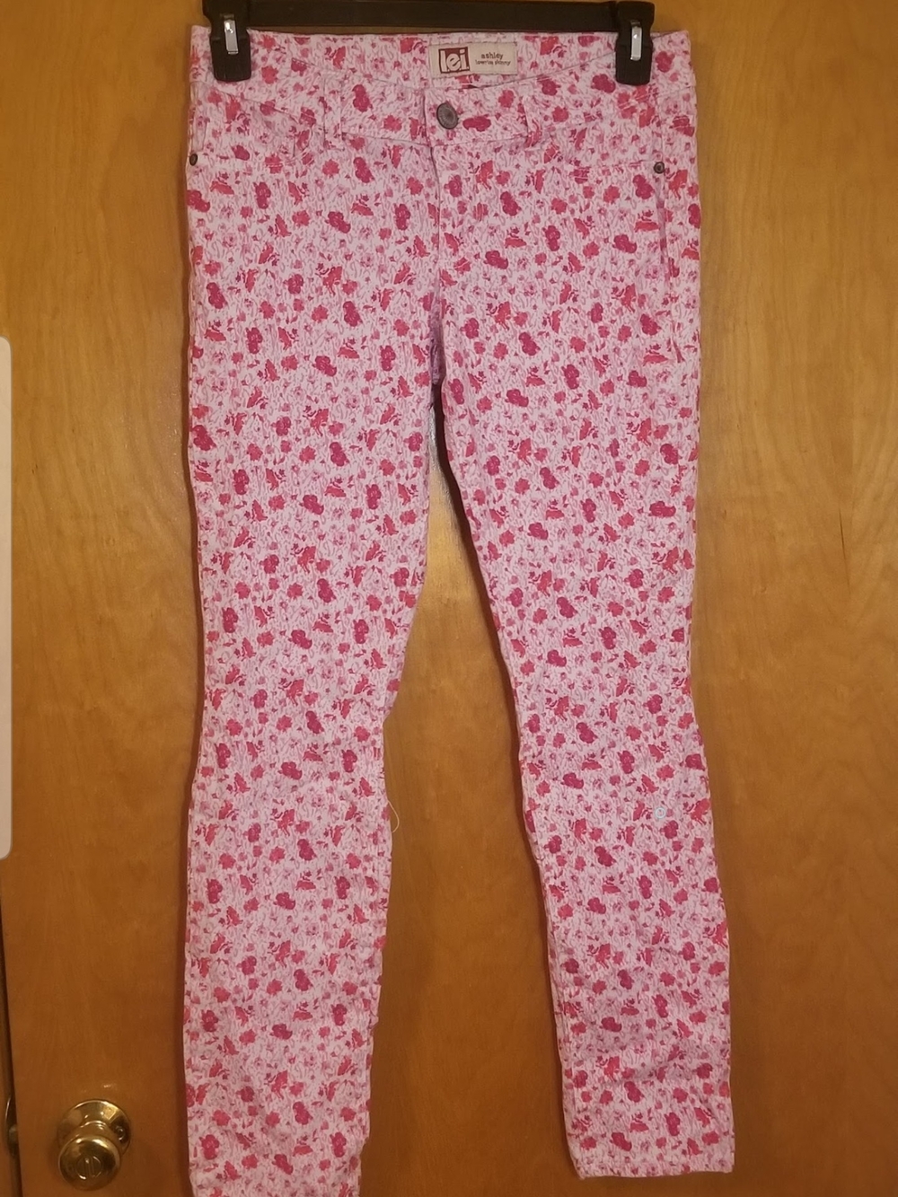 Cottagecore Coquette Boho Chic L.E.I. Ashley Pink Floral Skinny Jeans for Women